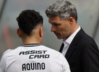 “No todo puede pasar por él”: Fernando Ortiz pone paños fríos a la dependencia de Claudio Aquino en Colo-Colo