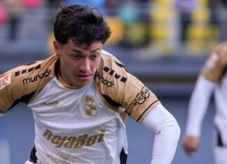 Lluvia de pifias en el Monumental: hinchas de Colo Colo apuntan contra Cristián Zavala