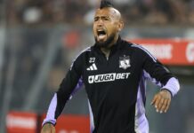 Arturo Vidal recibe aplausos por gesto con niños antes del partido de Colo Colo