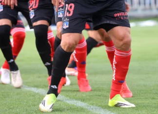 Colo Colo sorprendió con medias distintas: el potente mensaje detrás del gesto