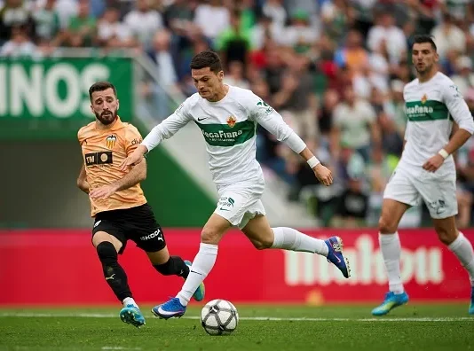 ¿Negocio redondo? El porcentaje del pase que Colo-Colo aún conserva de Lucas Cepeda