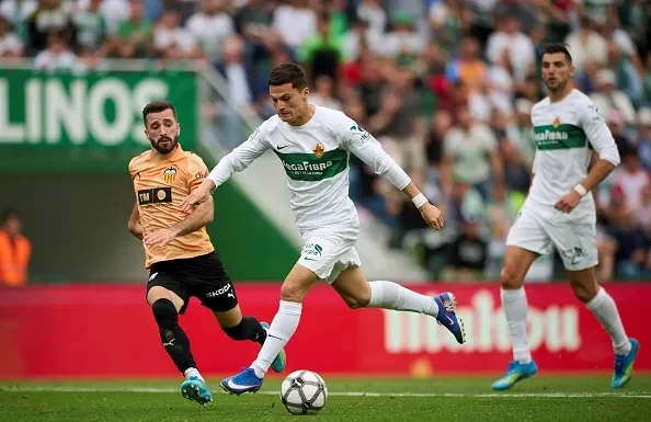 ¿Negocio redondo? El porcentaje del pase que Colo-Colo aún conserva de Lucas Cepeda